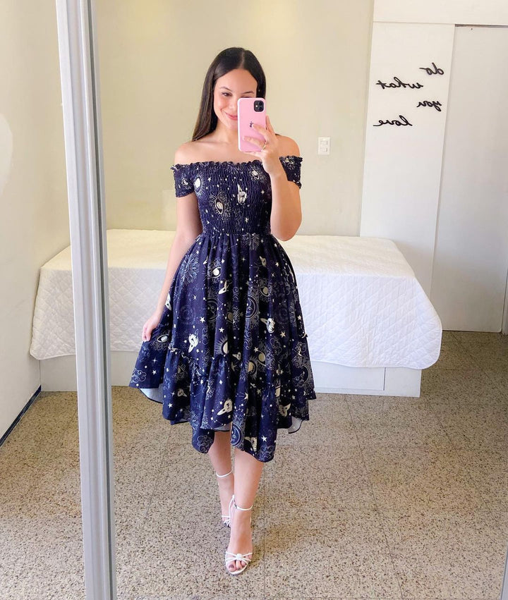 Damen Sommerliches Off-Shoulder Kleid mit farbenfrohem Schmetterlingsmuster und geschmeidigem Faltenwurf W&W Mode