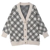 Damen bequeme Strickjacke mit klassischem Karomuster und Holzknöpfen WW