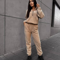 Damen Sportlicher Kapuzenpullover mit bequemen Jogginghosen WW