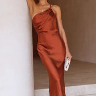 Damen Elegantes und fließendes Abendkleid mit asymmetrischem Ausschnitt WW