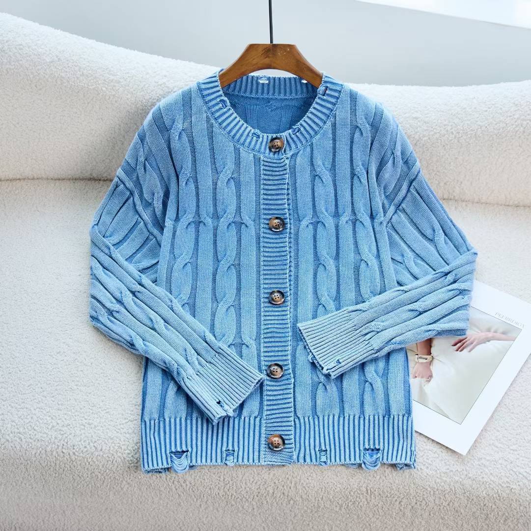 Damen Strickjacke mit strukturiertem Zopfmuster und eleganten Holzknöpfen WW