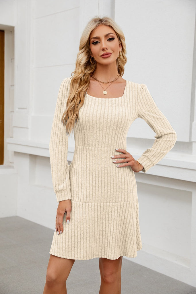 Damen Strickkleid mit langem Arm und tailliertem Schnitt WW
