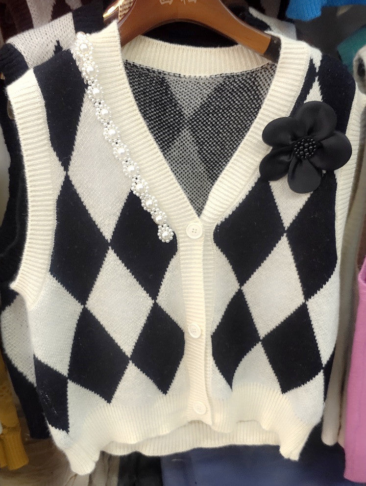Damen Strickweste mit modernem Rautenmuster und eleganter Knopfdetail WW