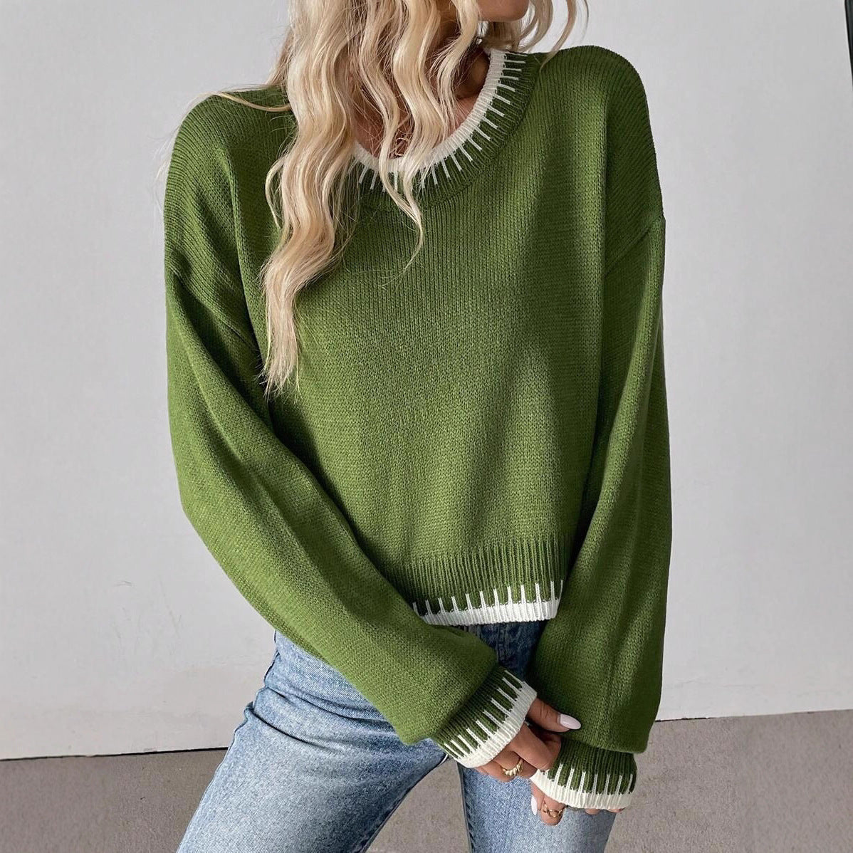 Damen Bequemer Strickpullover mit modischem Rundhalsausschnitt und farblich abgesetzten Details WW