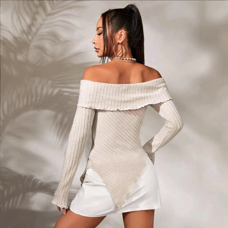Damen  Schulterfreies Oberteil aus Rippstrick mit asymmetrischem Saum und dekorativen Details WW