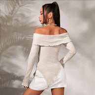 Damen  Schulterfreies Oberteil aus Rippstrick mit asymmetrischem Saum und dekorativen Details WW