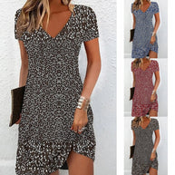 Damen Flirty V-Ausschnitt Floral Shift Kleid mit Rüschensaum WW