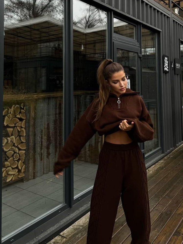 Damen Strickanzug mit hohem Kragen und trendigen Mustern WW