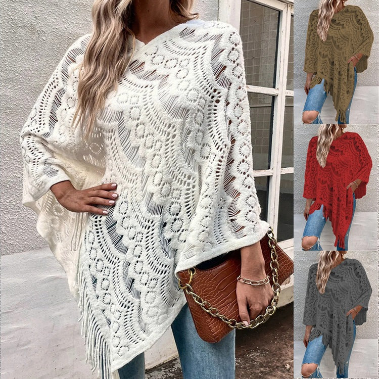 Damen Strickponcho mit auffälligem Häkelmuster und modischen Fransen WW