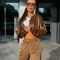 Damen sportliches Set mit cropped Jacke und weiten Hosen WW