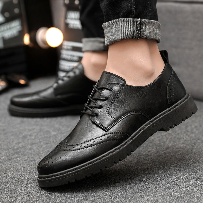 Herren Schnürschuhe mit klassischer Brogue-Zehenpartie und modischem Farbkontrast WW