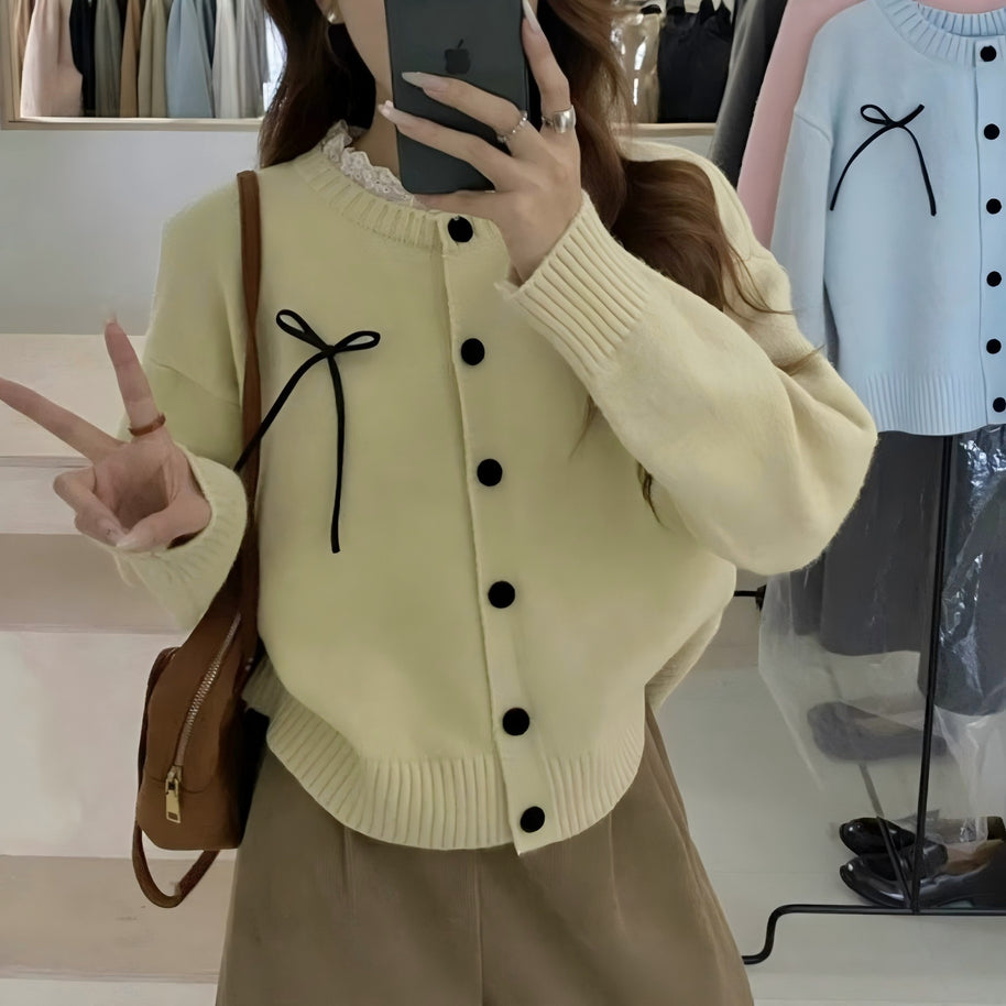 Damen bequeme Strickjacke mit dekorativen Knöpfen und Schleifenakzenten WW