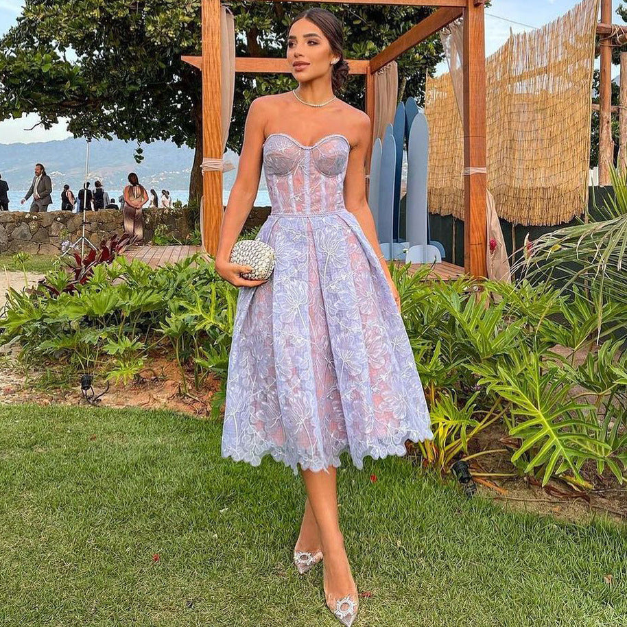 WW | Trägerloses Spitzen-Midikleid mit Korsettoberteil