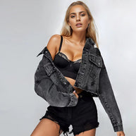 Damen cropped Jeansjacke im Vintage-Style mit lässigen Fransen und robusten Details WW