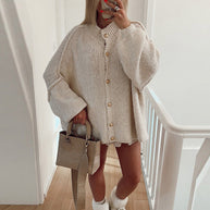 Damen Strickjacke mit oversized Schnitt und eleganten Knopfdetails WW