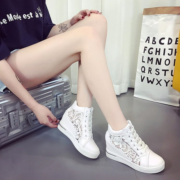 Damen Wedge-Sneaker mit modischem Spitzen-Detail und lässigem Metallic-Finish W&W Mode