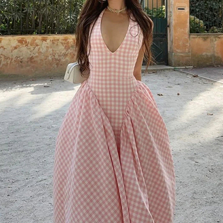 Damen Maxikleid mit elegantem V-Ausschnitt und fließendem Tellerrock W&W Mode