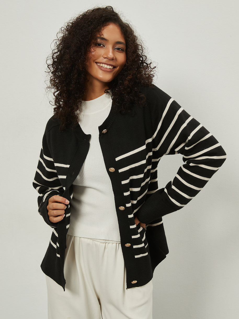 Damen Strickjacke mit gestreiftem Muster und eleganten Knopfdetails WW