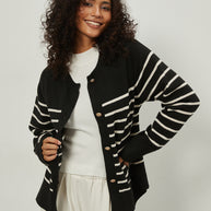 Damen Strickjacke mit gestreiftem Muster und eleganten Knopfdetails WW