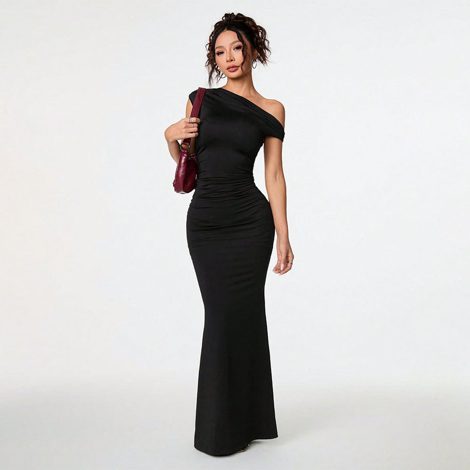 Damen figurbetontes Maxikleid mit asymmetrischem Ausschnitt und eleganter Drapierung W&W