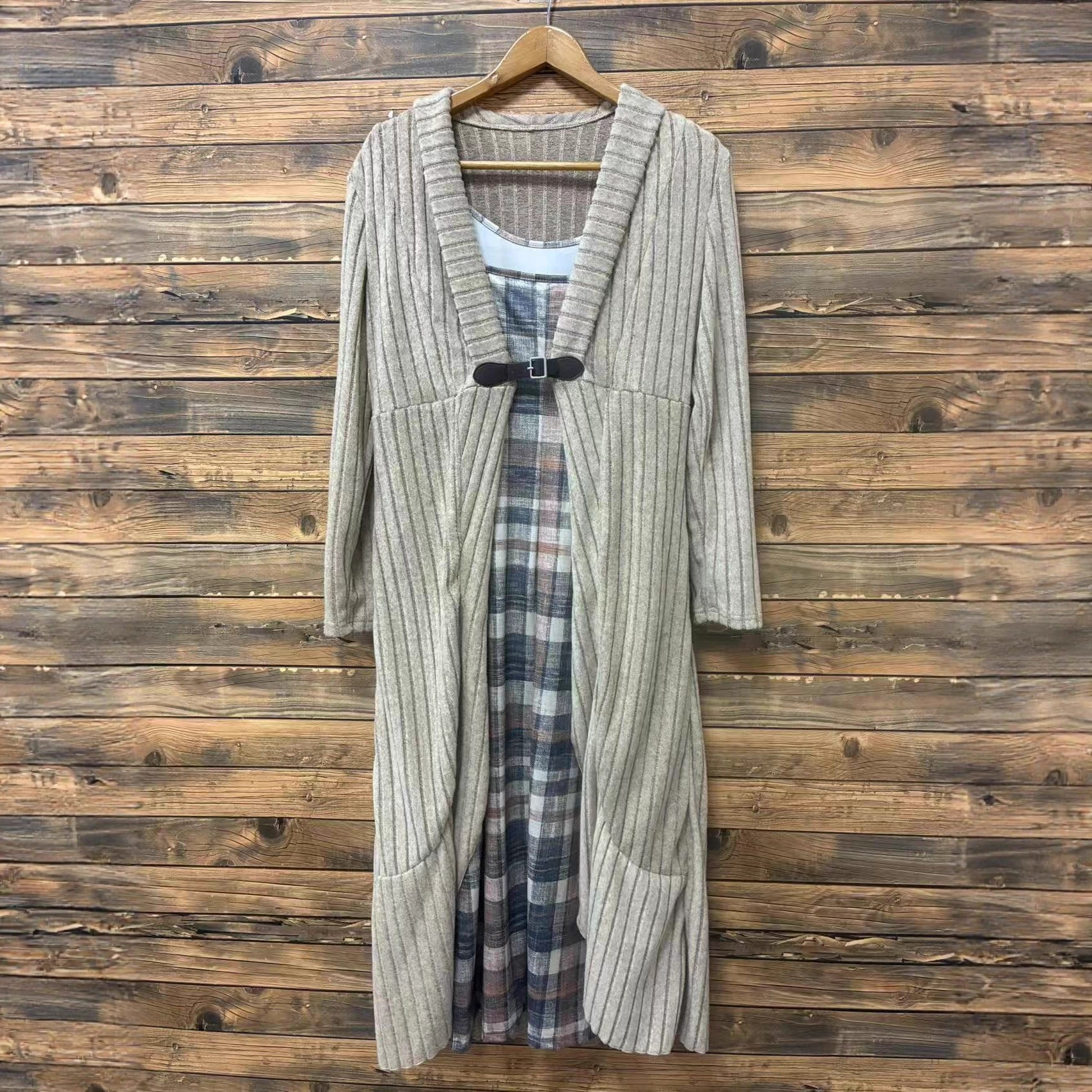 Damen Strickjacke mit asymmetrischem Saum und tailliertem Design WW