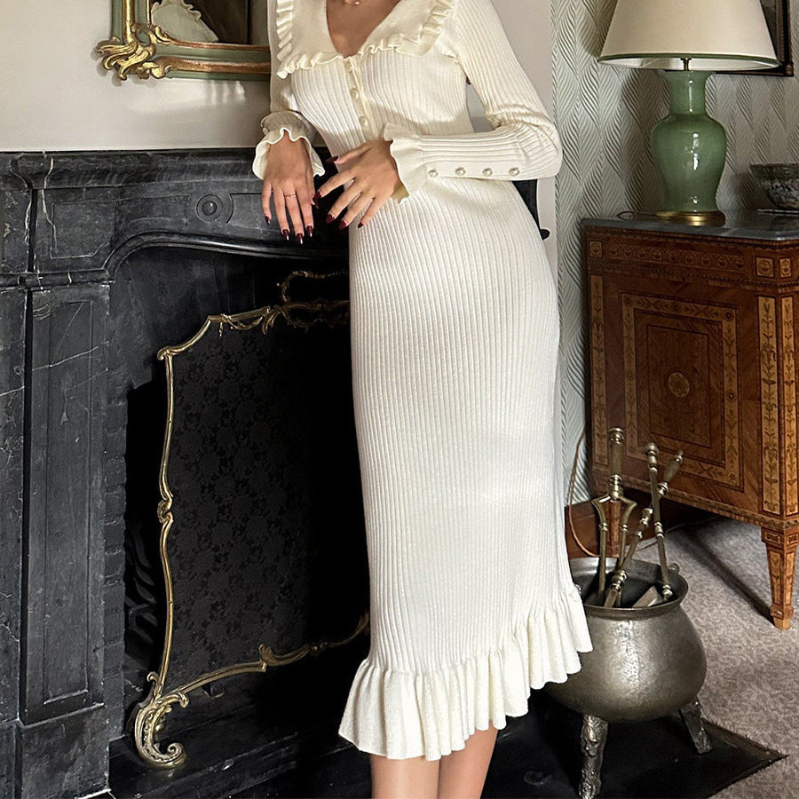 Damen Raffiniertes Strickkleid mit Rüschendetails und Perlknopfverzierung WW