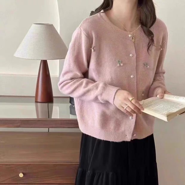 Damen Strickjacke mit verspieltem Design und Perlenknöpfen WW