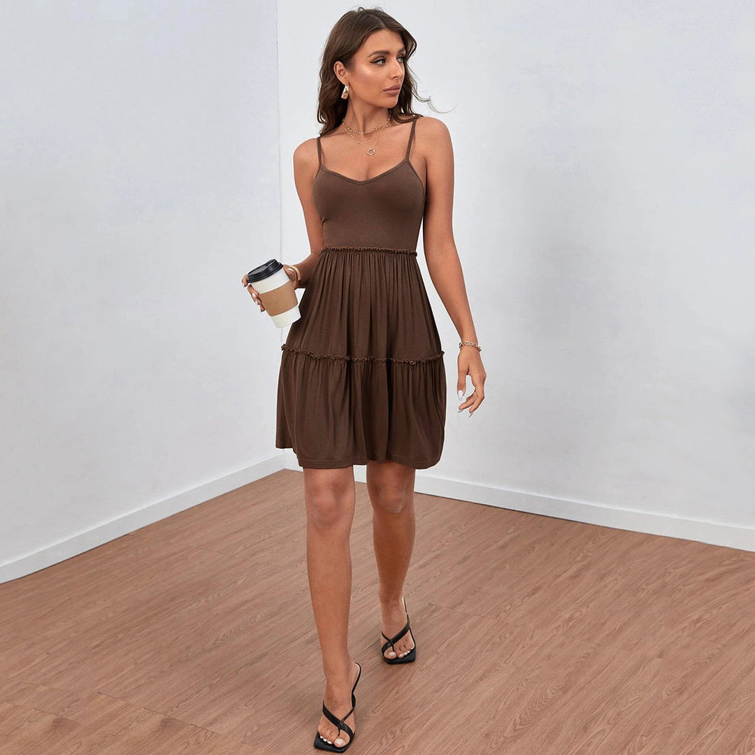 Damen kurzes Kleid mit verstellbaren Trägern und raffinierten Rüschendetails W&W Mode