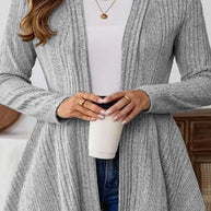 Damen Strickjacke mit verspieltem Design und seitlichem Gürtel WW