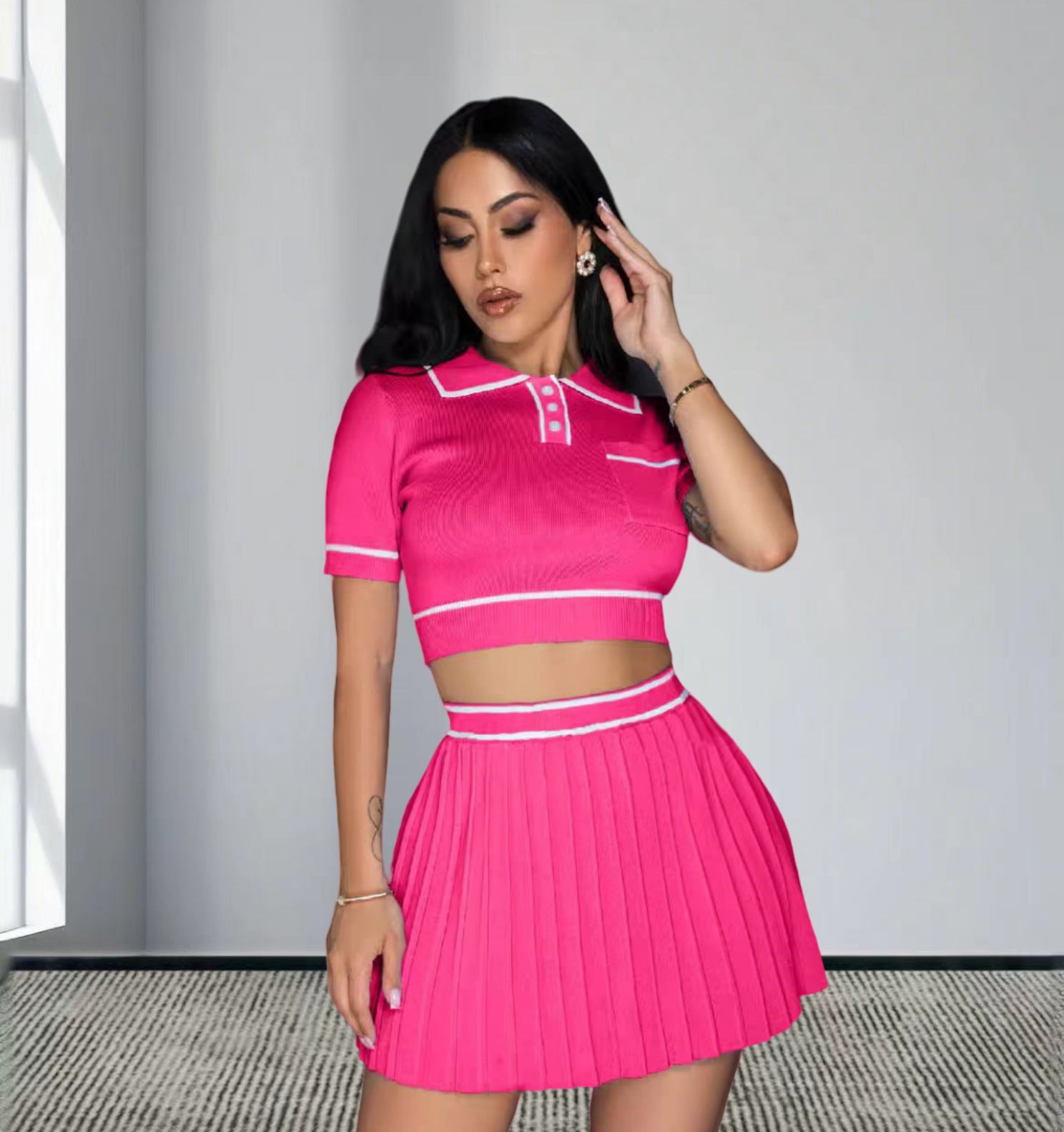 Damen Sportswear Set mit kurzem Oberteil und Faltenrock WW