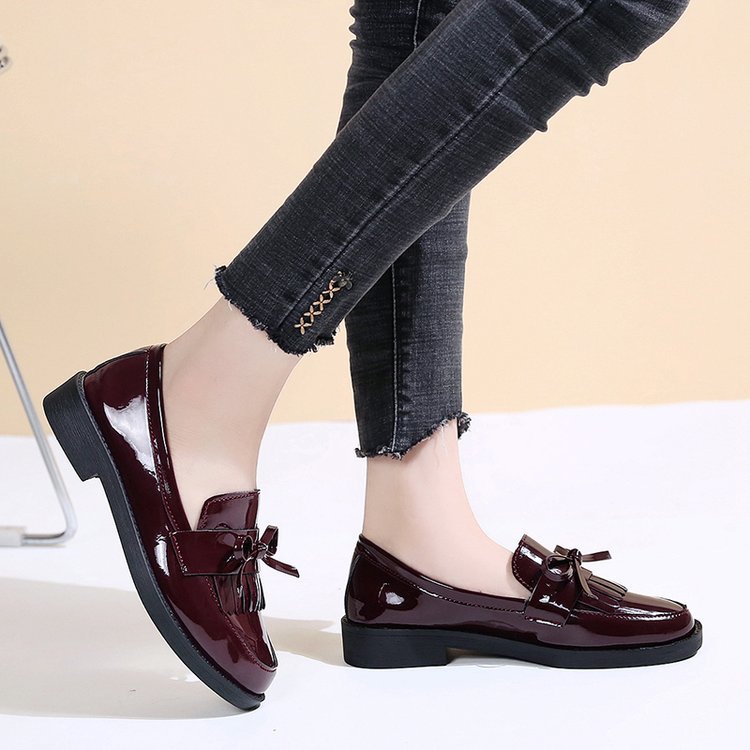 Damen Elegante Mokassins mit funkelndem Lackleder und dekorativem Schleifendetail W&W