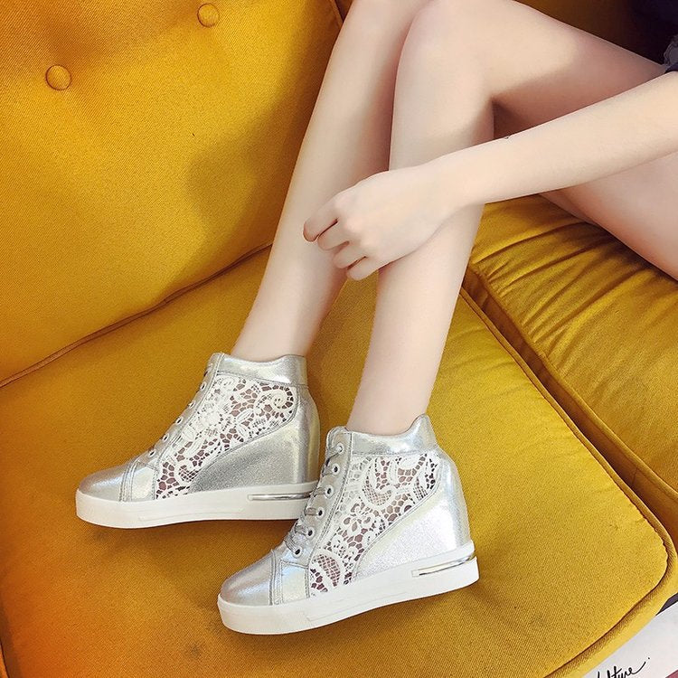 Damen Wedge-Sneaker mit modischem Spitzen-Detail und lässigem Metallic-Finish W&W