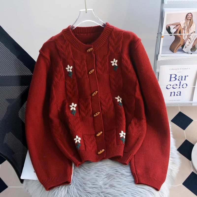 Damen Strickjacke mit floralem Zopfmuster und Holzknöpfen WW
