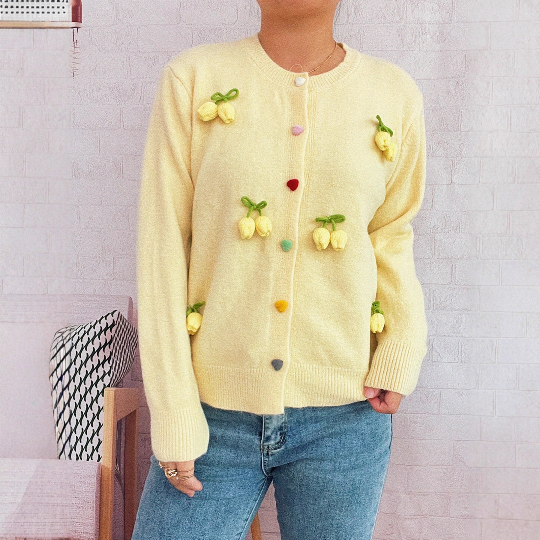Damen Strickjacke mit fröhlichen Blumenapplikationen WW