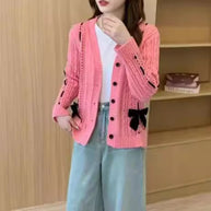 Damen Strickjacke mit dekorativen Taschen und Wellenmuster WW