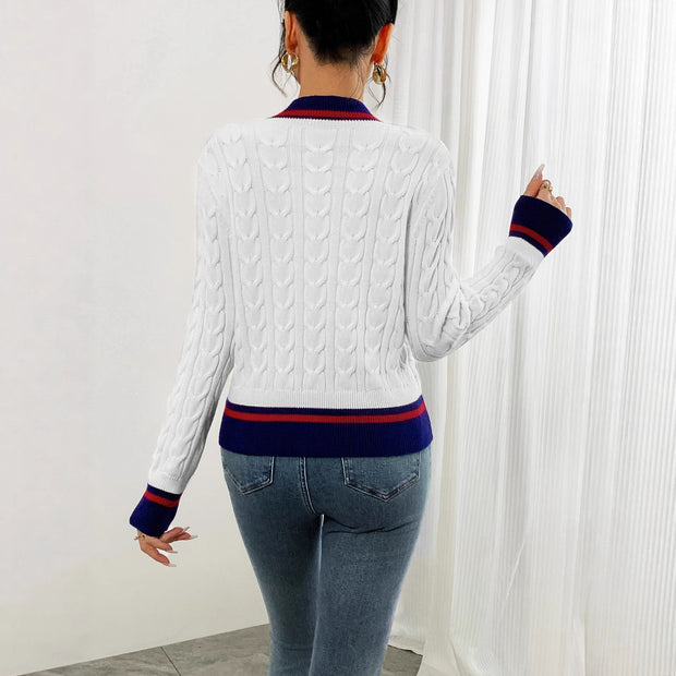 Damen Strickjacke mit klassischen Zopfmuster und kontrastierenden Akzenten WW