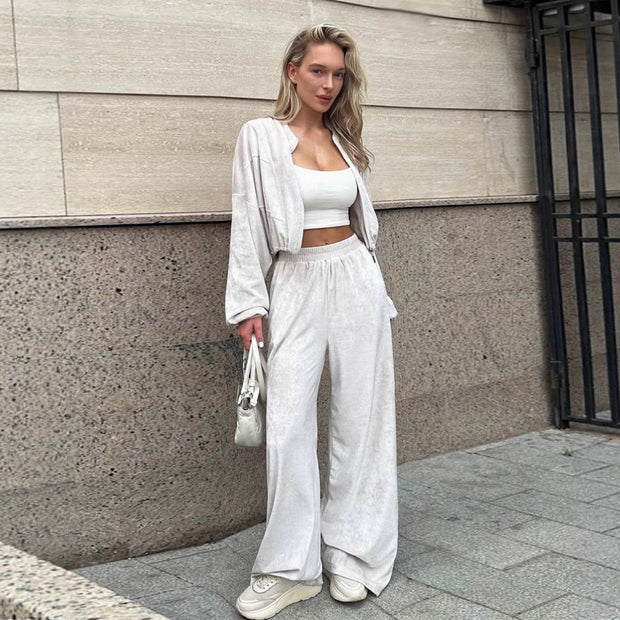 Damen sportliches Set mit cropped Jacke und weiten Hosen WW