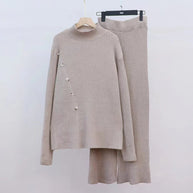 Damen Strickensemble mit hohem Kragen und eleganten Knopfdetails WW