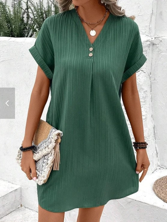 Damen Kurzarm Kleid mit V-Ausschnitt und Knopfdetail WW