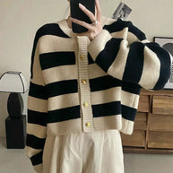 Damen Strickjacke mit goldenen Knöpfen und Streifenmuster WW