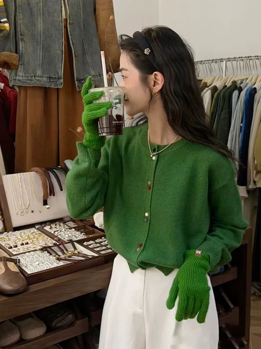 Damen Strickjacke mit dekorativen Knopfakzenten und weichem Material WW