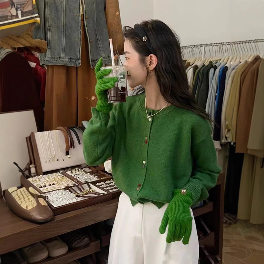 Damen Strickjacke mit dekorativen Knopfakzenten und weichem Material WW