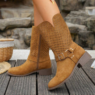 Damen Stiefel aus perforiertem Wildleder mit modischem Schnallen-Detail WW