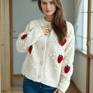Damen Strickjacke mit verspieltem Erdbeermotiv und Knopfdetails WW