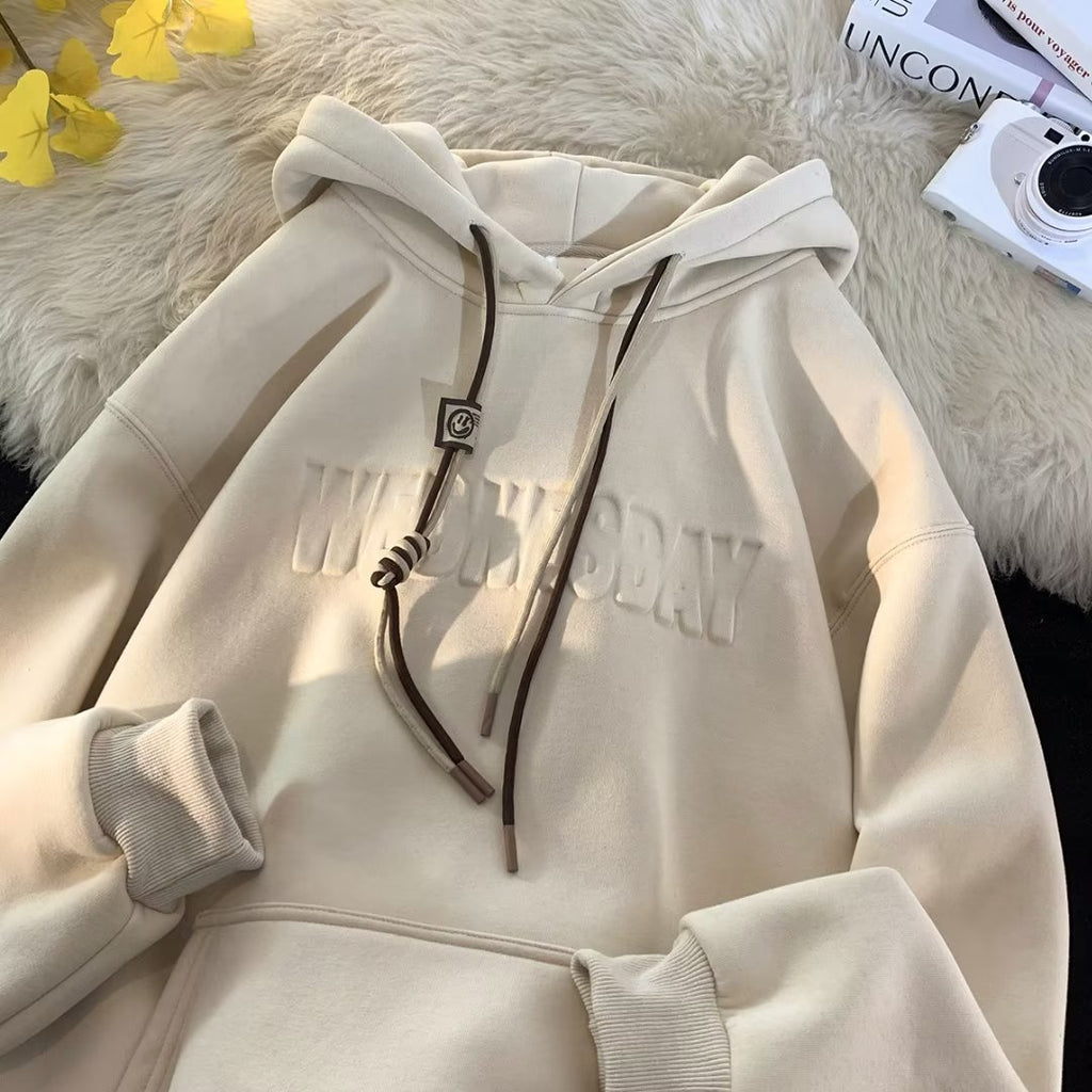 Damen modischer Kapuzenpullover mit auffälligem Schriftzug und hochwertigem Material WW