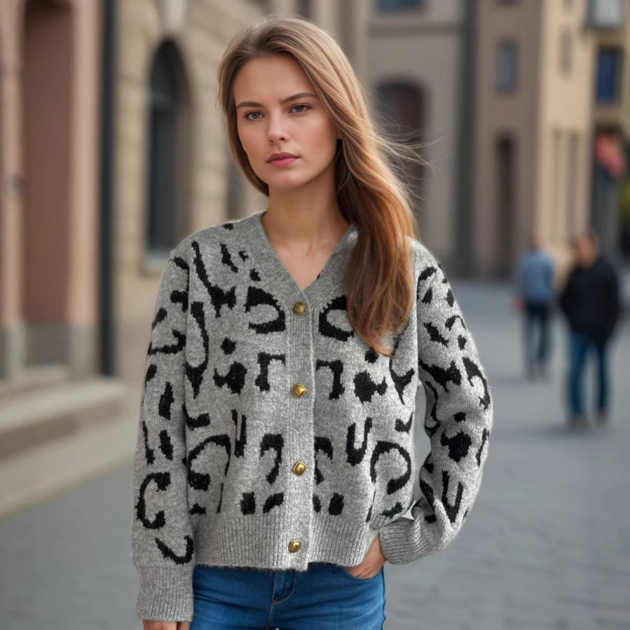 Damen Strickjacke im modernen Leopardenmuster mit Knopfdetails WW