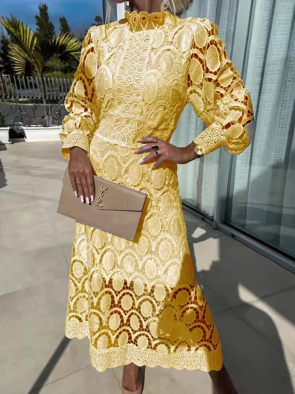 Damen Kleid mit geometrischem Muster und Puffärmeln