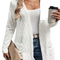 Damen Strickjacke mit raffiniertem Wellenmuster und praktischen Taschen WW