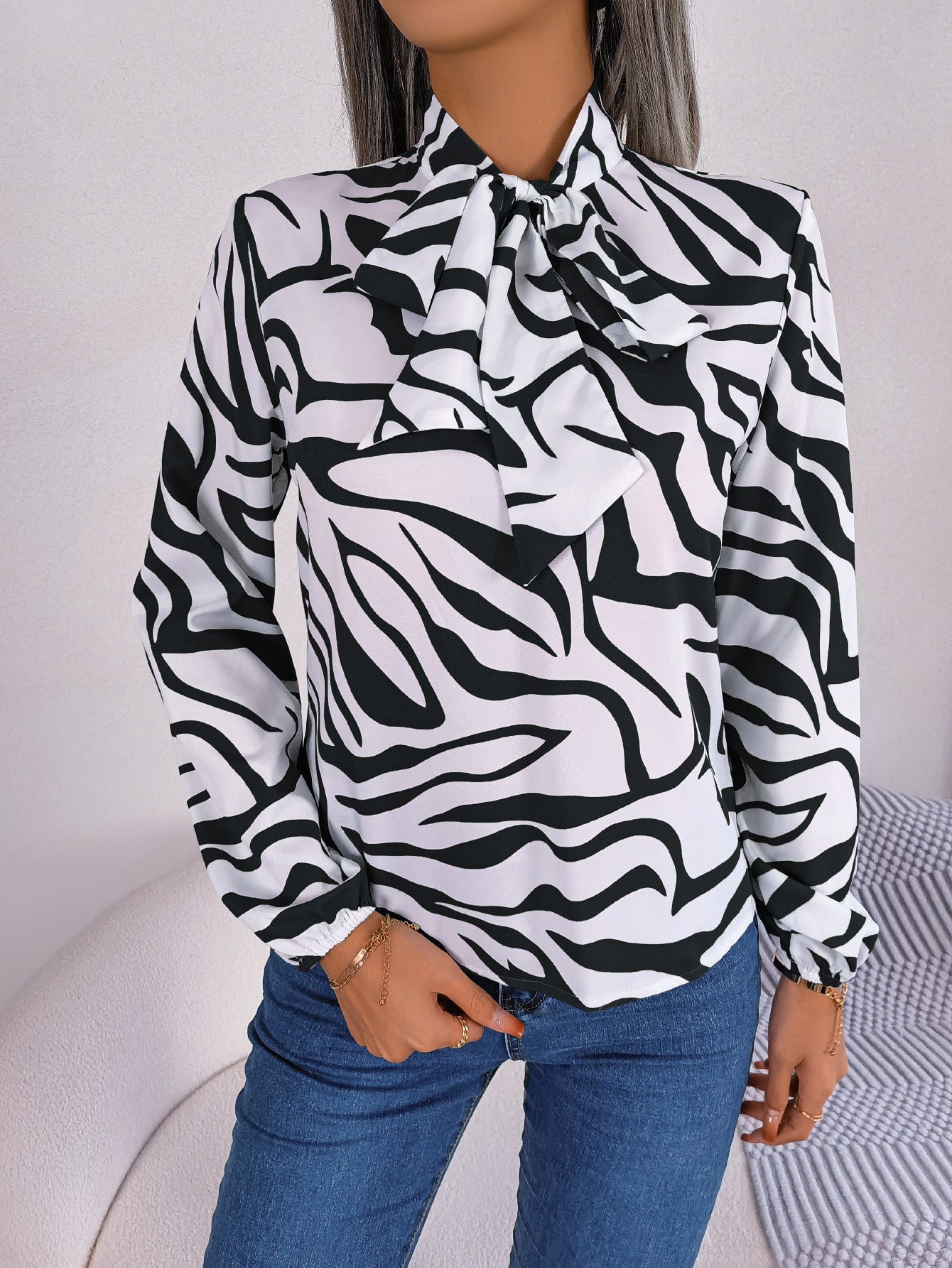 Damen Bluse mit modischem Zebra-Muster und elegantem Schleifenkragen WW