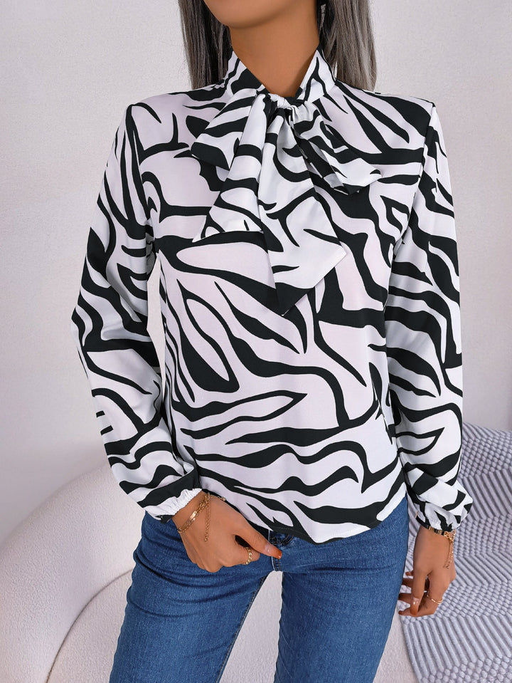 Damen Bluse mit modischem Zebra-Muster und elegantem Schleifenkragen W&W Mode